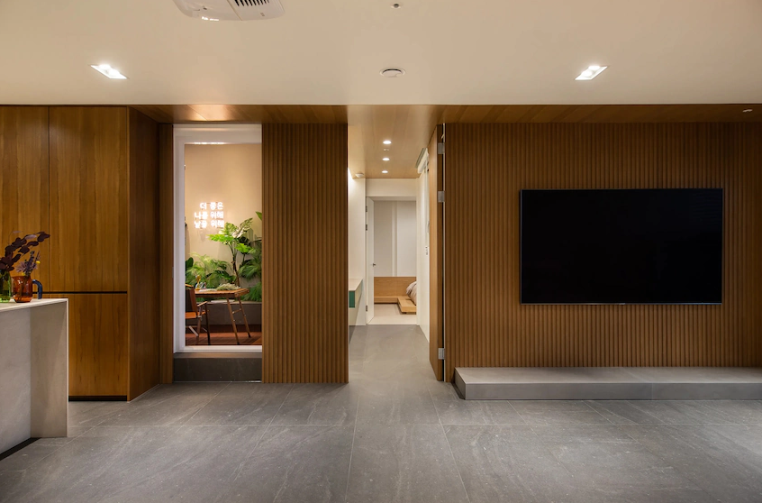 装修不再“循规蹈矩”,减少家具数量,阳光房里砌花坛过小资生活