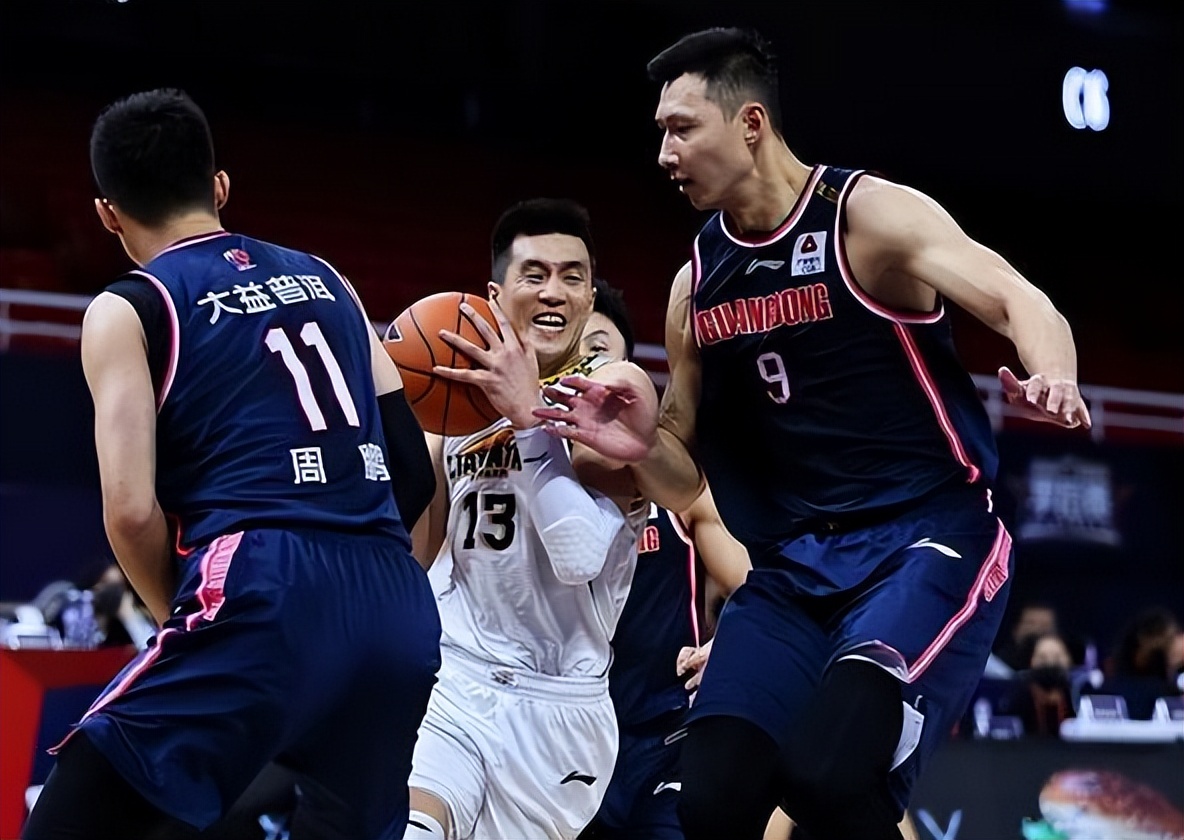 广东男篮|杜锋欲重组豪阵，33岁外援加盟=3老将轻松，易建联不需退役