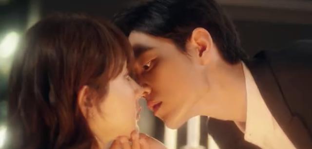 杨紫|杨紫新剧突然定档3月15,颜值忽上忽下,脸部太肿跟肖战像姐弟恋