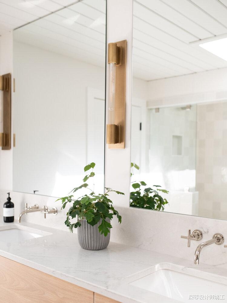 100㎡现代复式,巧用原木刻画空间档次感,客厅搬上二楼照样很出彩