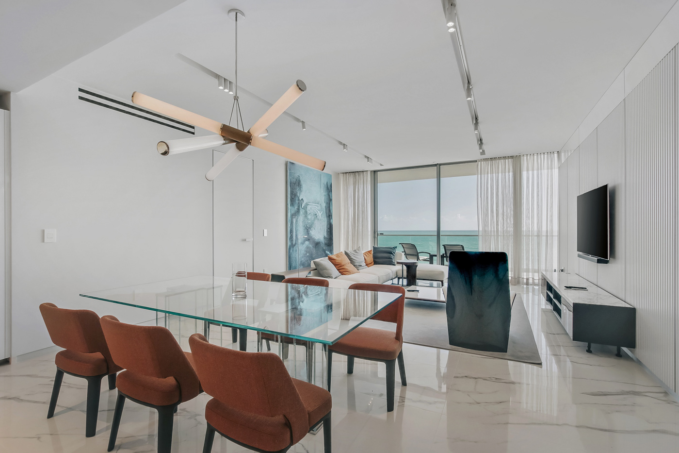 拥有超级无敌海景房的小户型，轻奢且实用，实在好看