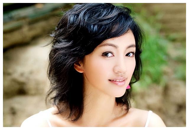 罗海琼|罗海琼：出生普通家庭，37岁嫁百亿富豪，49岁她活成这样