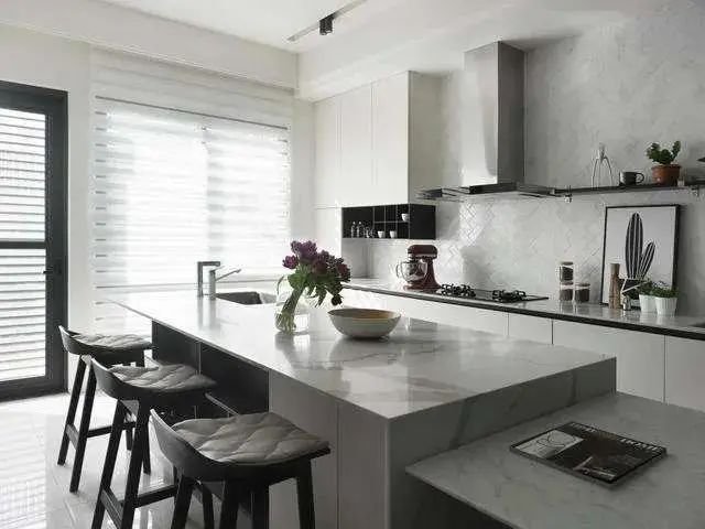 厨房餐厅加个中岛，真的太好用了！小户型家设计好也可以有