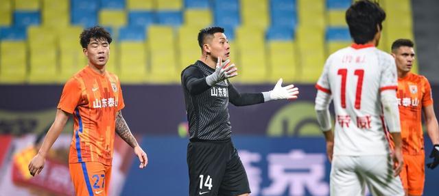 |泰山35人大名单曝光：6名00后，21人自家青训，因身高放弃归化