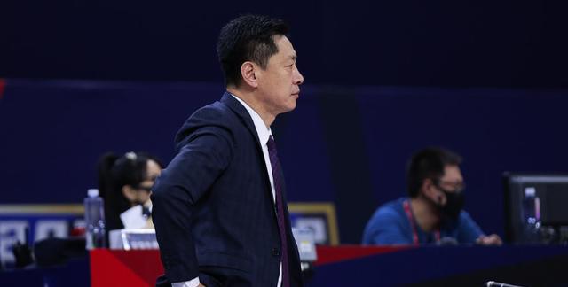 上海男篮|许钟豪禁赛9场后！又要被重罚，CBA确定伤人动作，上海男篮获利？