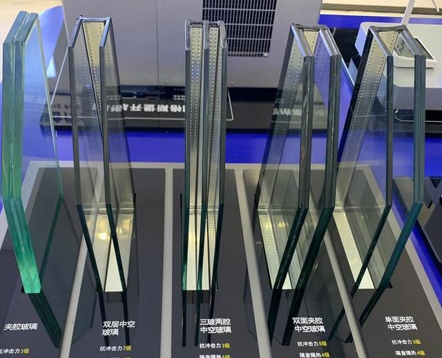 看了很多家庭的窗户，发现了窗户玻璃上的3个“通病”，太扎心了