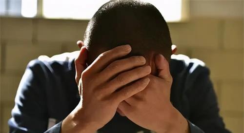 案例:郑州一男子与情人野外偷情,路人要求加入,因一句话酿惨剧