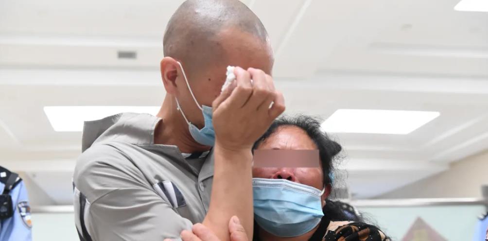 小伙入狱6次坐牢13年,家人从不来探望,背后实情让人心酸落泪