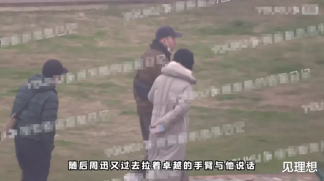 周迅|周迅带新男友见家长，父母却全程插兜疑不满意，男方全程尴尬玩手机！