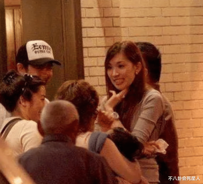 郭德纲|有种“整容”叫女星结婚，本来是小咖，一跃成贵妇，个个生活滋润