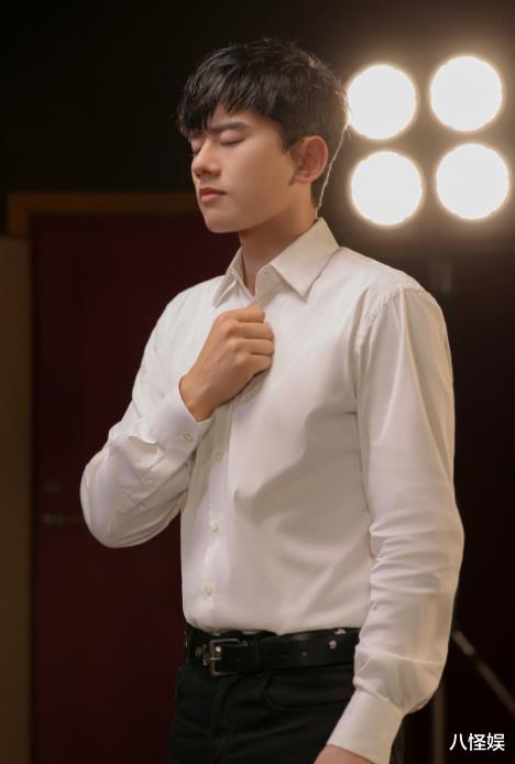 唐嫣|唐嫣首档常驻综艺官宣，搭档沙溢姚晨，否认不上综艺是不够好笑