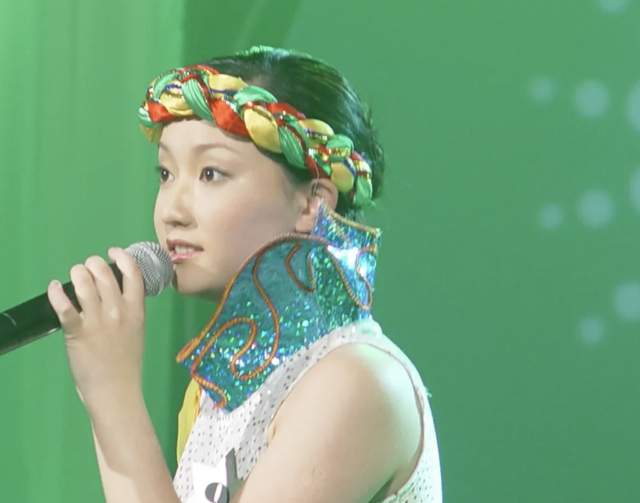 甄嬛|首届超女十强歌手摆摊直播,商场嗨唱太吵闹,被曝遭投诉后换场地