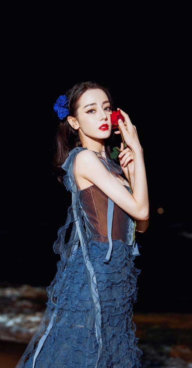 迪丽热巴|热巴蓝色妖姬的造型,我天,美到没有形容词