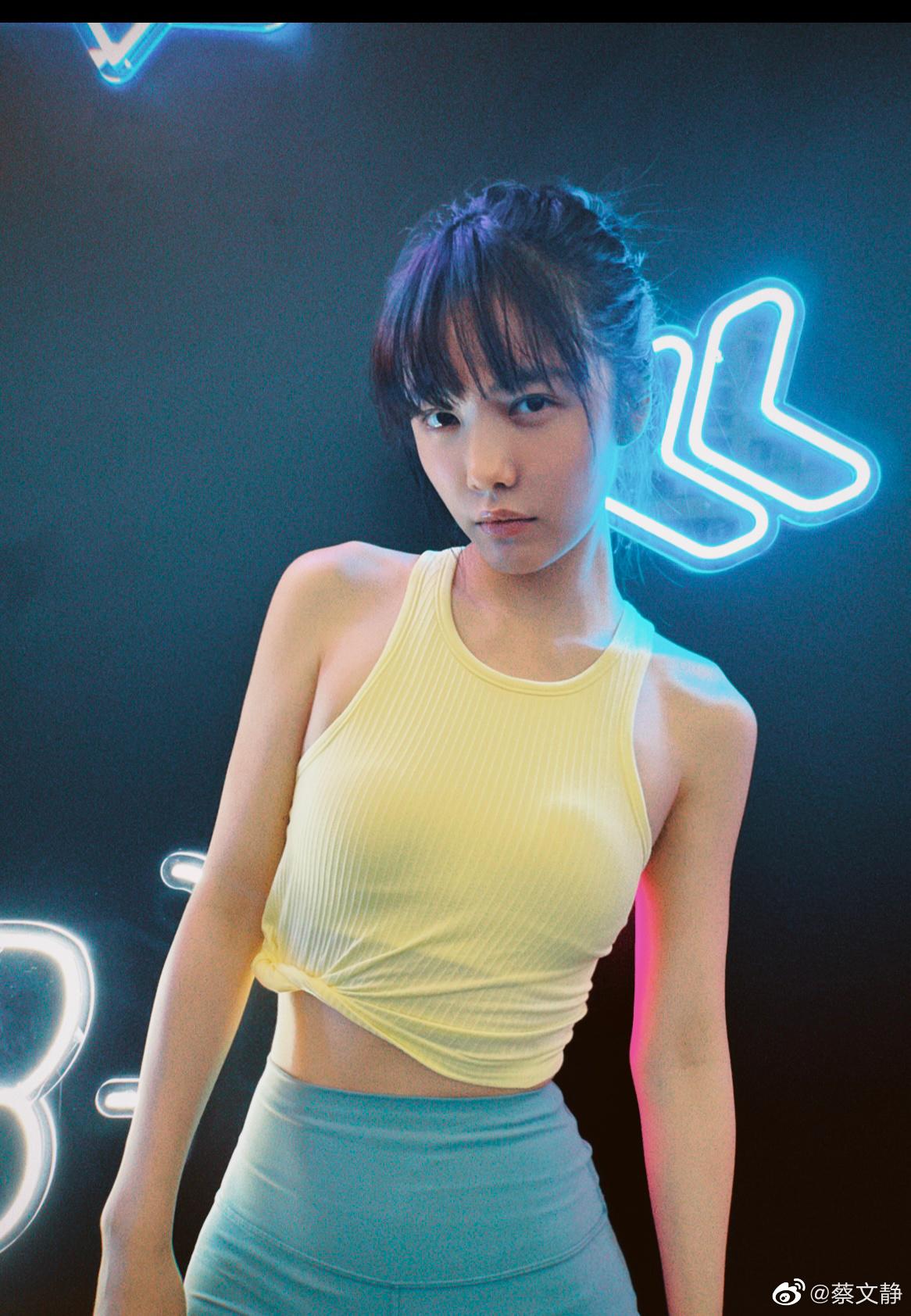 蔡文静|蔡文静晒健身绝美腹肌照,绝好身材令人羡慕,自律的女生最美丽