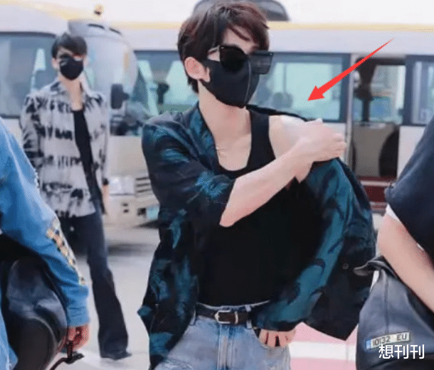 男团|浓妆男星抹去厚粉底,有人秒变路人,有人娘进骨,有人丑到不敢认