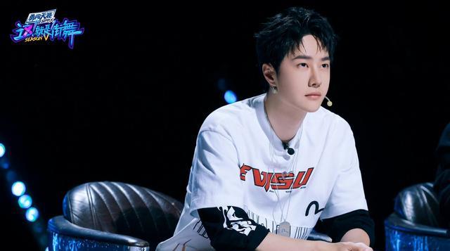 王一博|街舞如同王一博的秀场,一期节目八套装扮,专属标志很抢眼