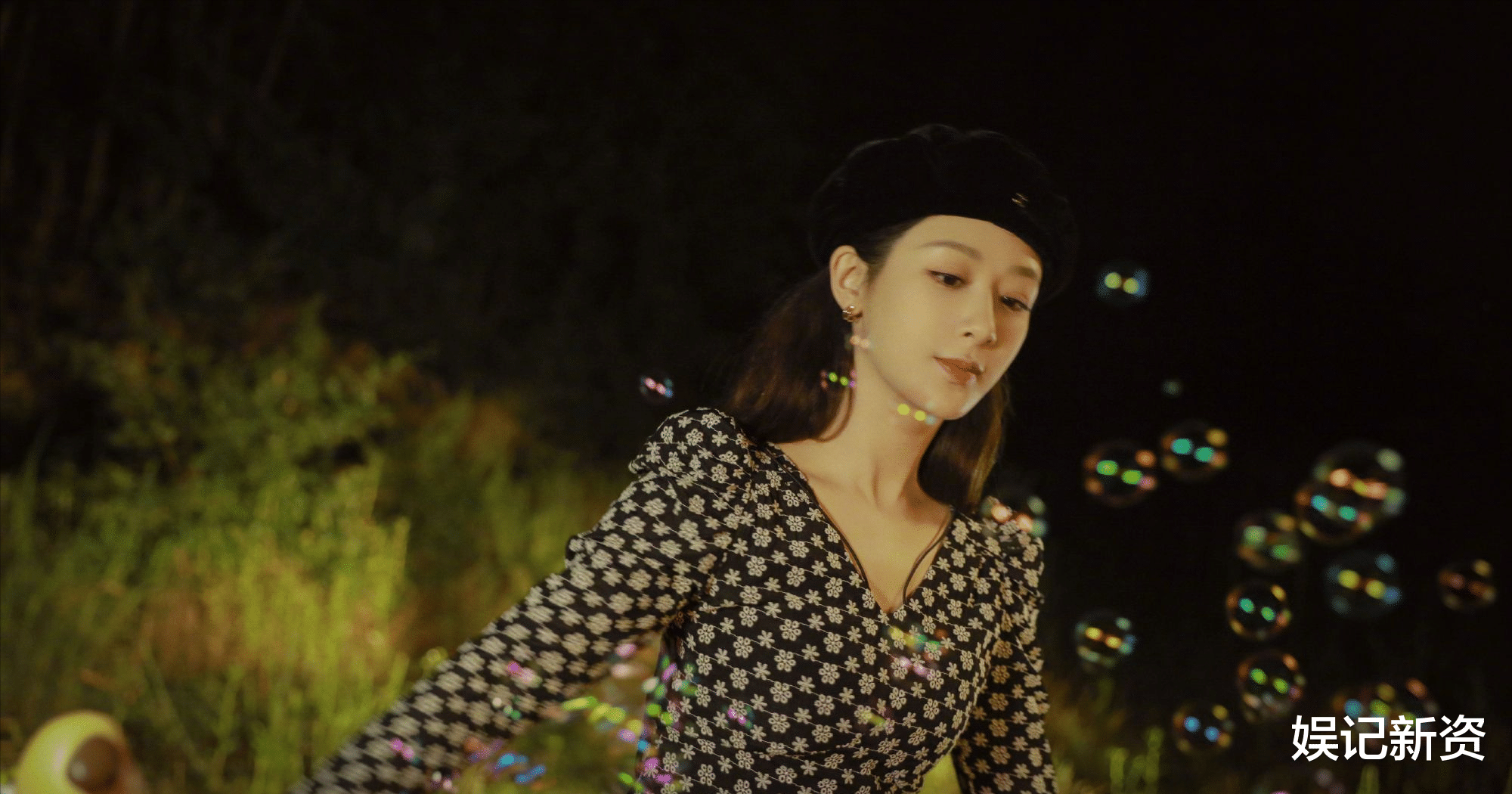 杨紫|杨紫蛋糕事件持续发酵，又一热搜尬黑，真实采访并非如此！