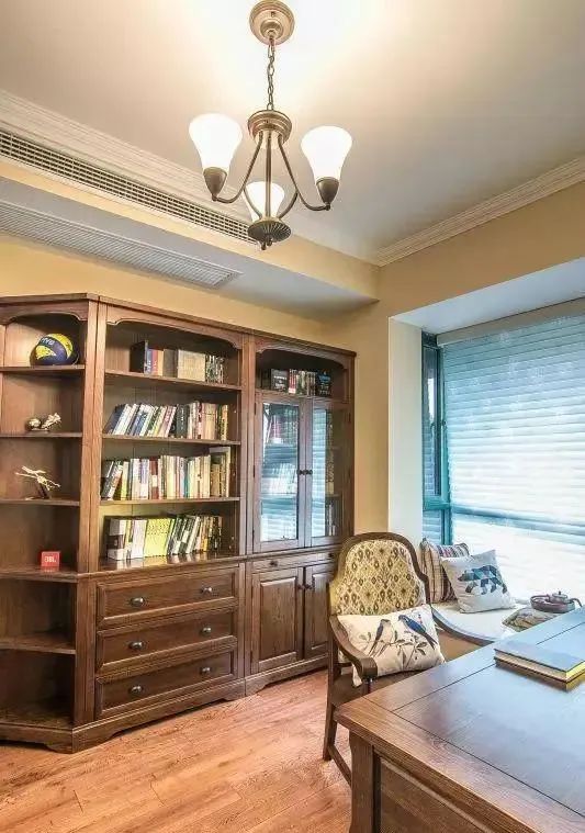 140平三室两厅，客厅上档次，餐厅有情调，阳台最实用，堪称完美