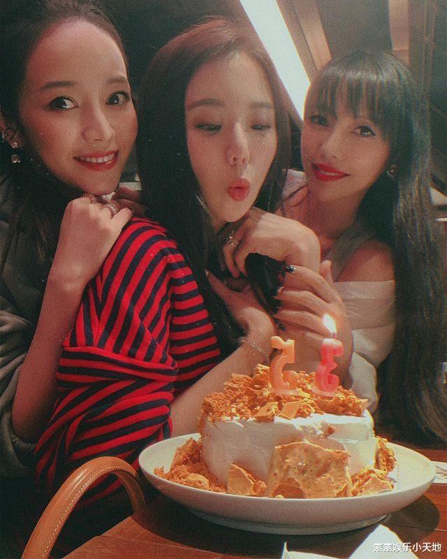 李靓蕾|李靓蕾晒名媛聚会照，近况生活优越，率先赢得三个孩子的抚养权