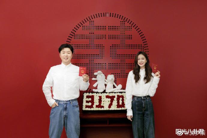 杜海涛|杜海涛沈梦辰官宣结婚,李维嘉戚薇等好友送祝福,孟佳激动大喊