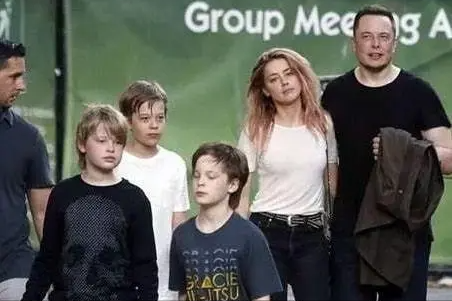 刘涛|马斯克29岁女友肤白貌美像芭比，与前妻2结2离，3段婚姻6个孩子