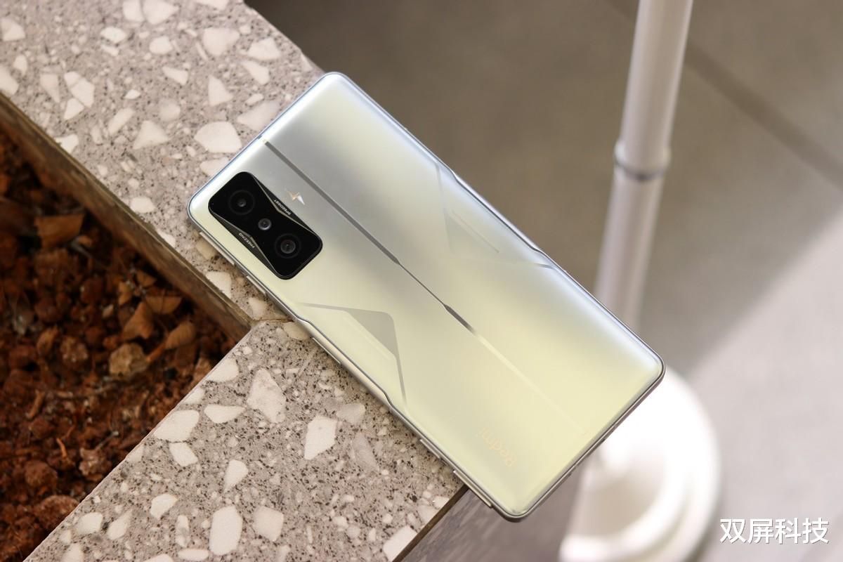 gen.g战队|骁龙8Gen1彻底沦为中端机，仅2689元，还有大电池、三主摄2个优点