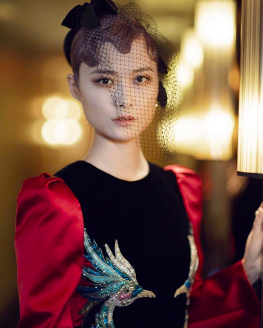 Met Gala|2019 Met Gala一开场就吓到胆肥，李宇春变女人，邓文迪变花仙子