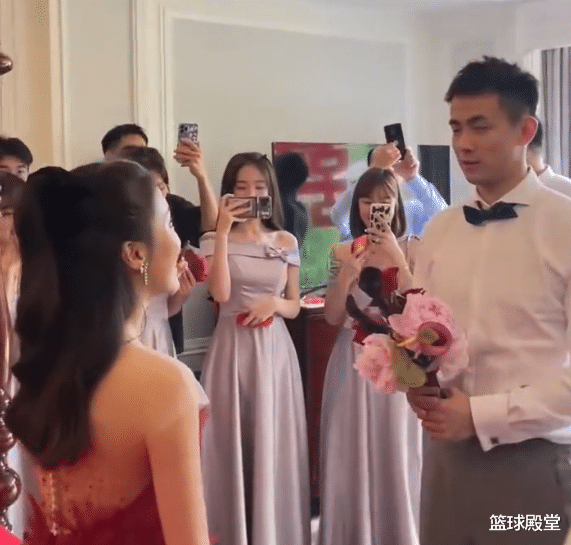 王君瑞|赵继伟接亲现场!众伴郎做游戏,继伟示爱老婆,连亲三下引欢呼