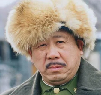 程煜|65岁程煜近况惹担忧,现身小饭馆就餐无人识,说话慢吞吞宣传白酒