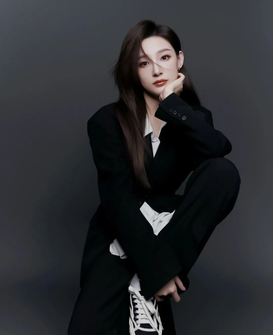 马凡舒|马凡舒，18岁参加模特大赛意外走光，29岁至今单身的她成“央视一姐”