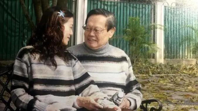 杨振宁|100岁杨振宁家庭合影被公开，73岁岳母罕出镜，与女婿同框很和谐