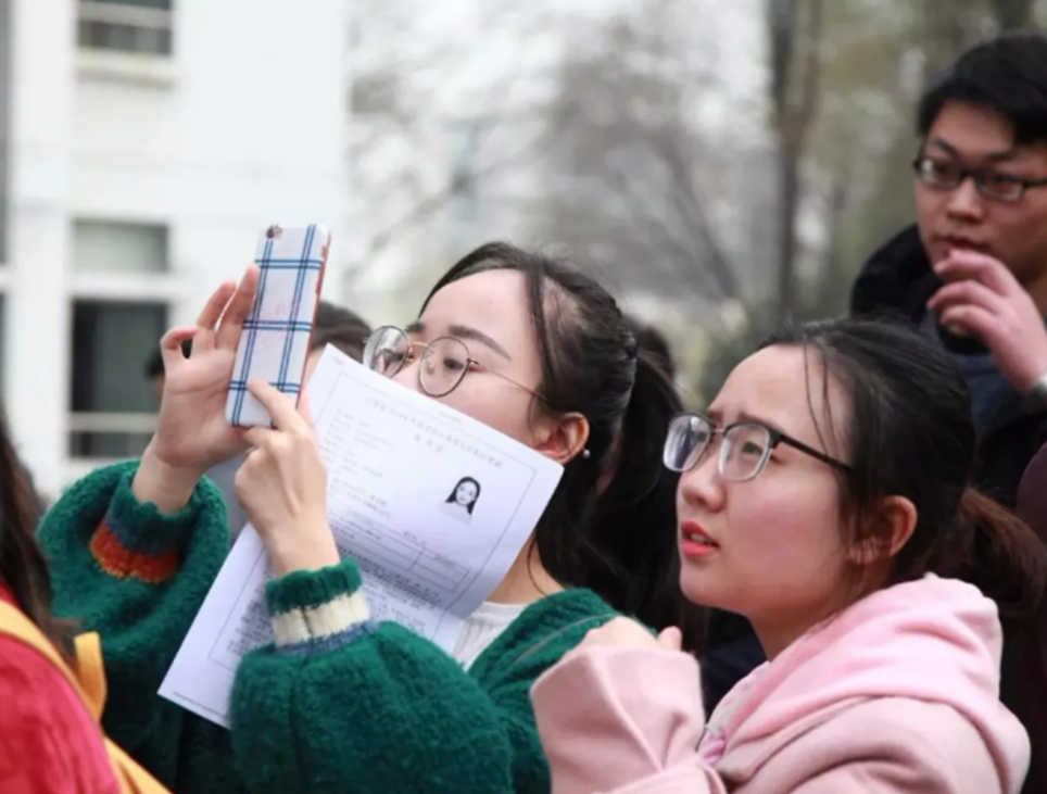 大学|这些大学专业已“烂大街”,还常被误认为是热门,实则就业很难