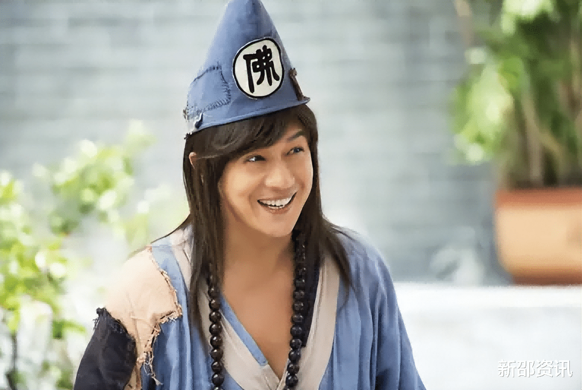 |内娱尽头是直播?转行带货12位明星,有人下跪道歉,有人捐款外逃