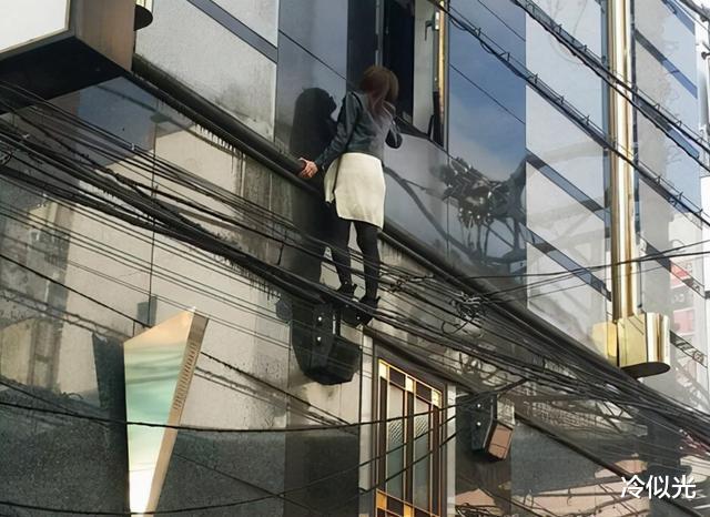 四川女子和情人幽会时遇原配查房坠亡,家属索赔91万,法院判了