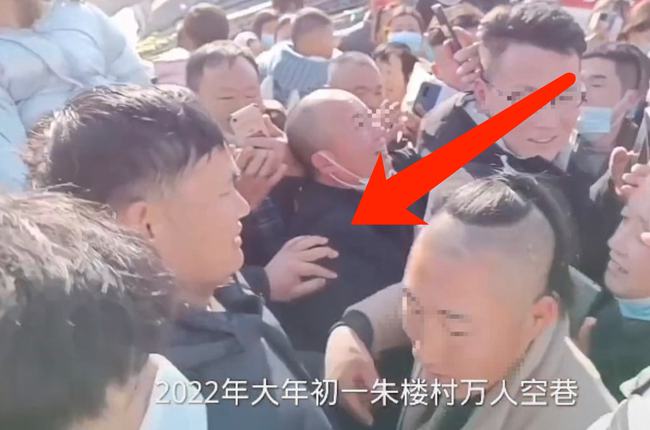 春晚|大衣哥登县级春晚,遭网友恶语相向,陈亚男打电话给朱之文拜年