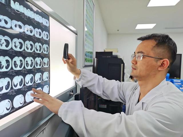 葫芦丝|爹爹双肺变白竟与吹葫芦丝有关