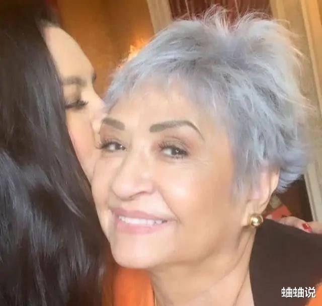 瓦妮莎|在科比面前都是装的?瓦妮莎亲生母亲爆料,带娃数月被女儿赶出家