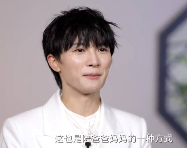 周深|央视秋晚:那英阔别11载后回归,爱徒周深已成名,登台三年是常客