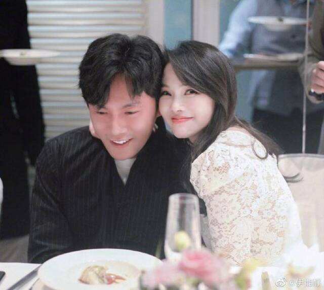 伊能静|“落难公主”伊能静,被黑道姐夫喂狗食,如今被小10岁老公宠上天