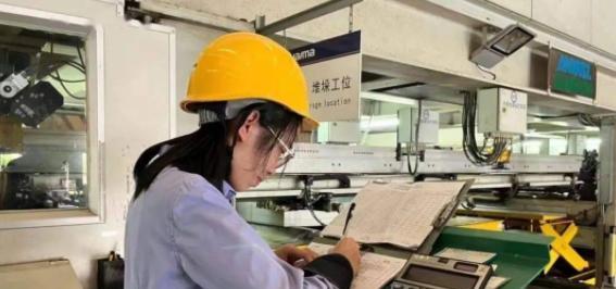 本科生|进了工厂才发现,原来本科生地位很尴尬,拧螺丝还需要隐瞒学历?