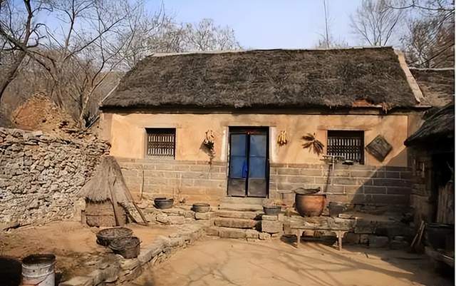 山东90后女“黑老大”,靠美貌为祸当地,她的故事不一般