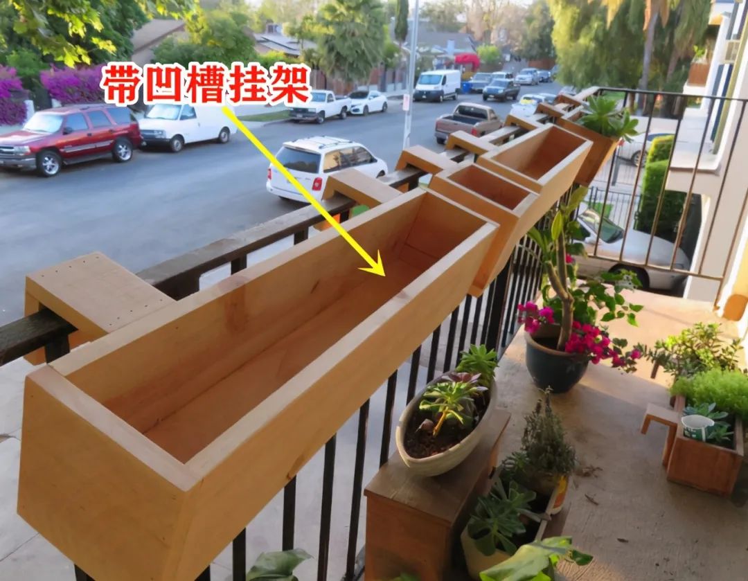 绕着阳台护栏这么做，比封了还靠谱，养花种菜颜值高还能遮私隐！