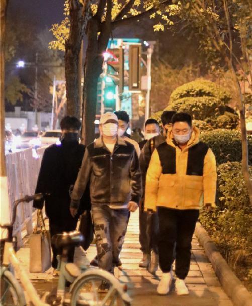 郭德纲|德云社郭德纲空降，带着关九海演《扒马褂》，老郭开始捧花魁了