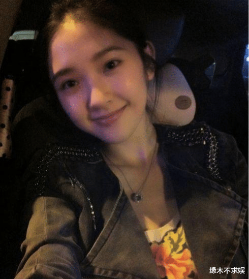 肖战|32岁的唐艺昕线下被拍，生图状态引关注，网友：和当年变化大