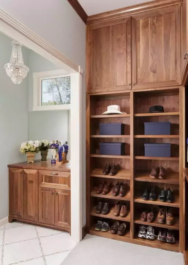 玄关怎么装才能告别满地鞋?一个好的玄关柜顶一间房!