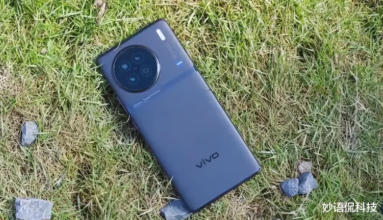锐龙|vivo X100Pro+憋大招：环绕一体屏的设计太豪横，“真香机”预定