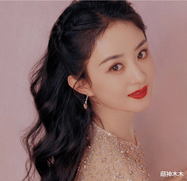 赵丽颖|赵丽颖晒出新剧照,大波浪造型显脸肿,剧中多件大衣疑似本人赞助