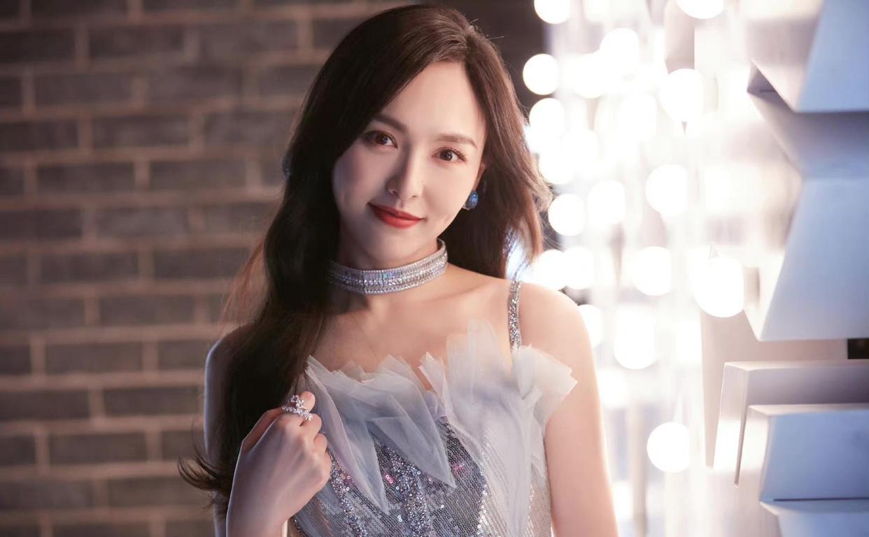 唐嫣|唐嫣本月开工录综艺，非公开行程遭嘲讽：都快倒闭了有啥可保密的