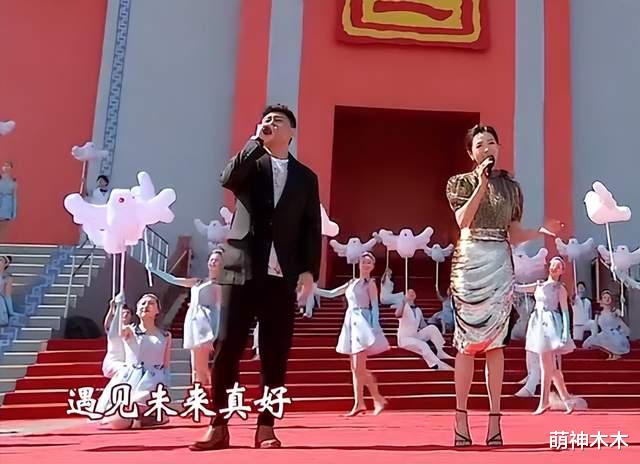 李宇春|五一晚会众星造型:李宇春张艺兴穿同色系西装,宋祖儿大裙摆压场