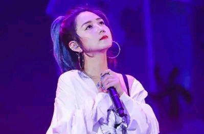 何洁|张歆艺终于圆梦了？岳云鹏开启夸夸模式？何洁这次主动出击了？